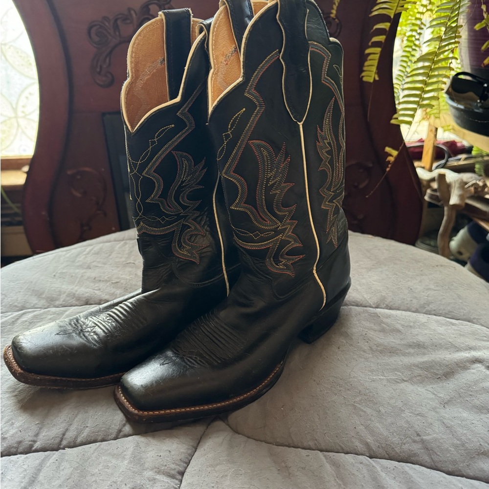 Vintage Justins Boots, size 8.5, black with rainbow stitching.